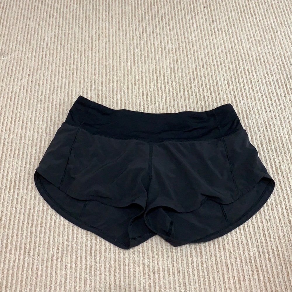 Size 2 Lululemon black speed up shorts 2.5”